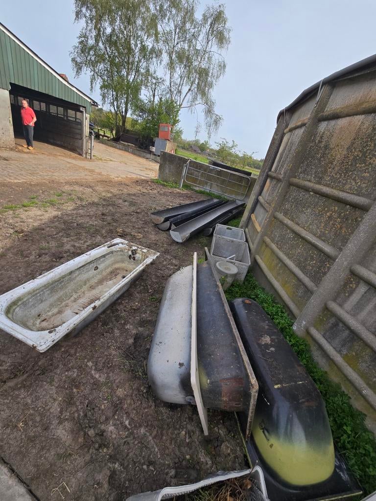 5 oude badkuipen, waterbakken, Ophalen