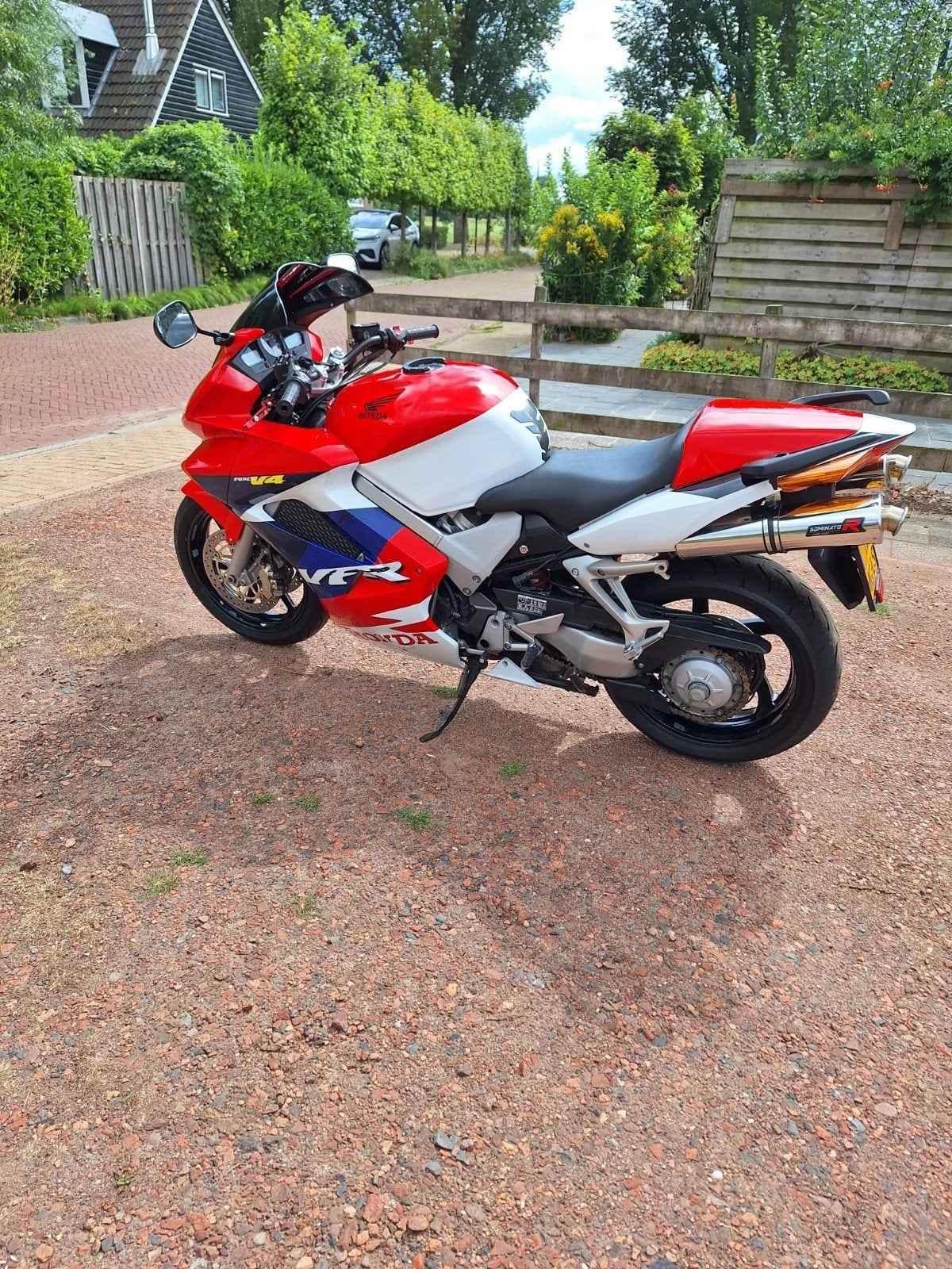 honda vfr v-tec 800  uit 2005 met 48000 km en dominator uitl, Occasion, 4 cilinders, Motorrijbewijs A, Particulier