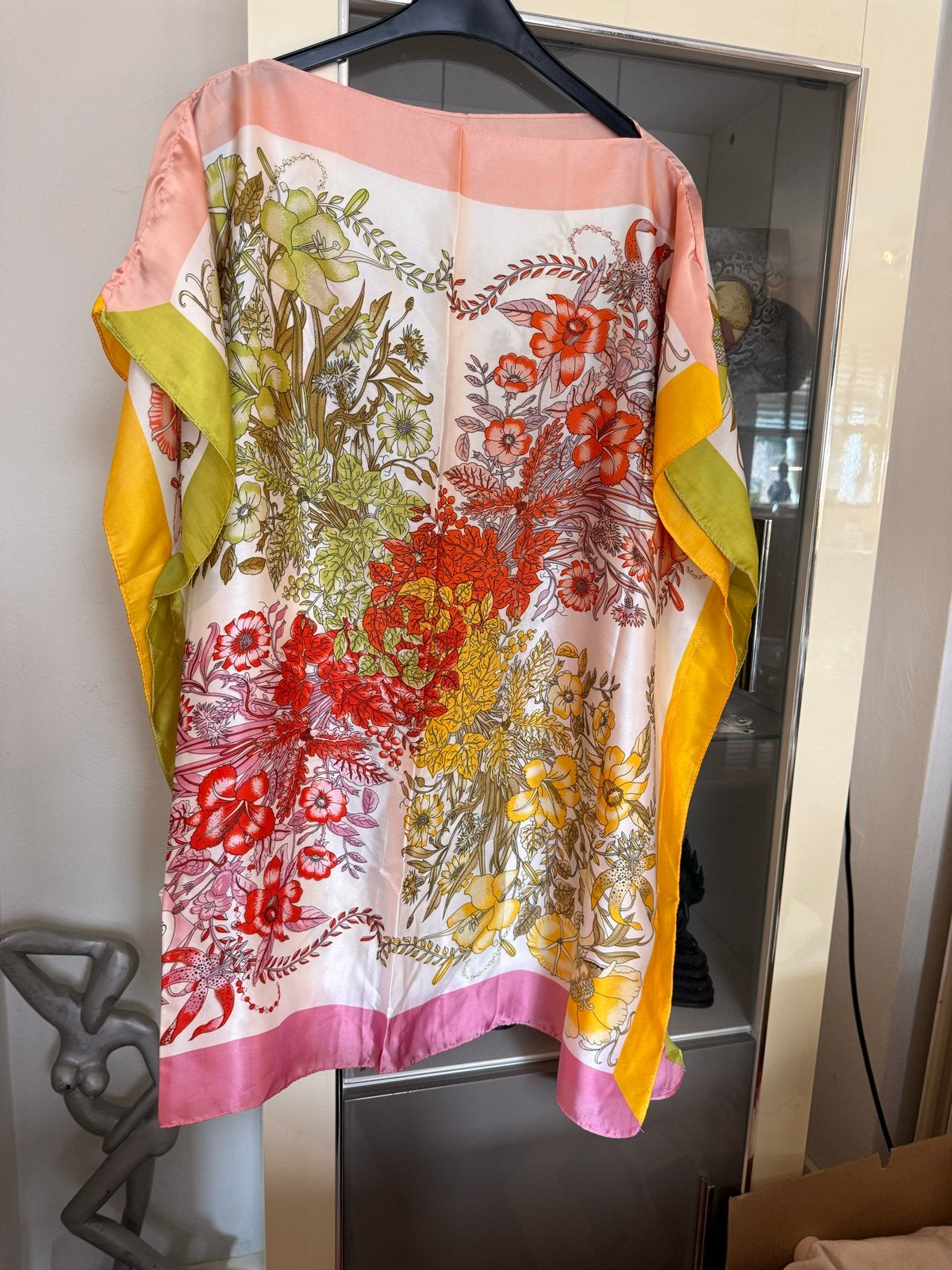 Luxe Satijnlook Kaftan Maat 52/54 met Opvallend Patroon, Kleding | Dames, Grote Maten, Ophalen of Verzenden, Nieuw, Meerkleurig
