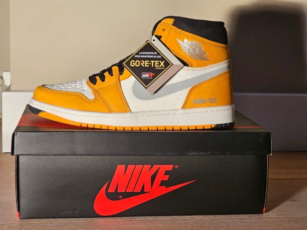 Air Jordan 1 Element Light Curry (US 10 - EU 44), Ophalen, Overige kleuren, Nieuw, Sneakers of Gympen