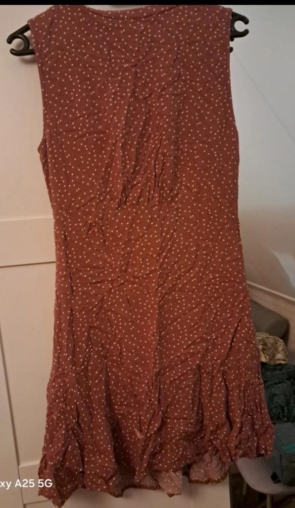Zwierig zomerjurkje mouwloos bruine stippen  polkadot, Maat 38/40 (M), Bruin, Object, Ophalen of Verzenden
