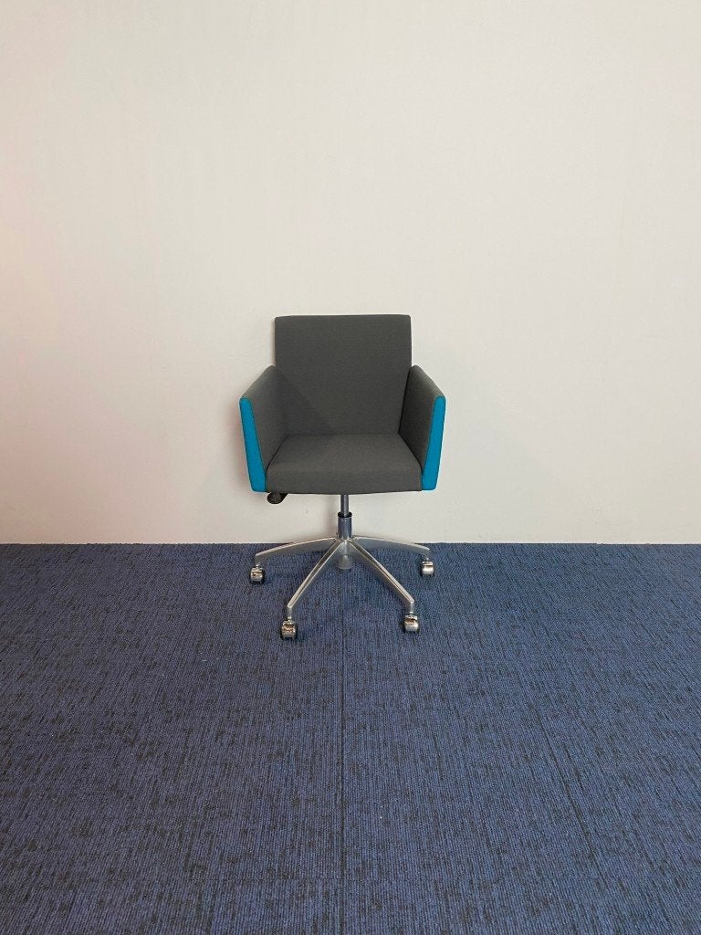 8 x Vergaderstoel Artifort Paco - antraciet/blauw,, Huis en Inrichting, Ophalen, Gebruikt, Blauw, Metaal