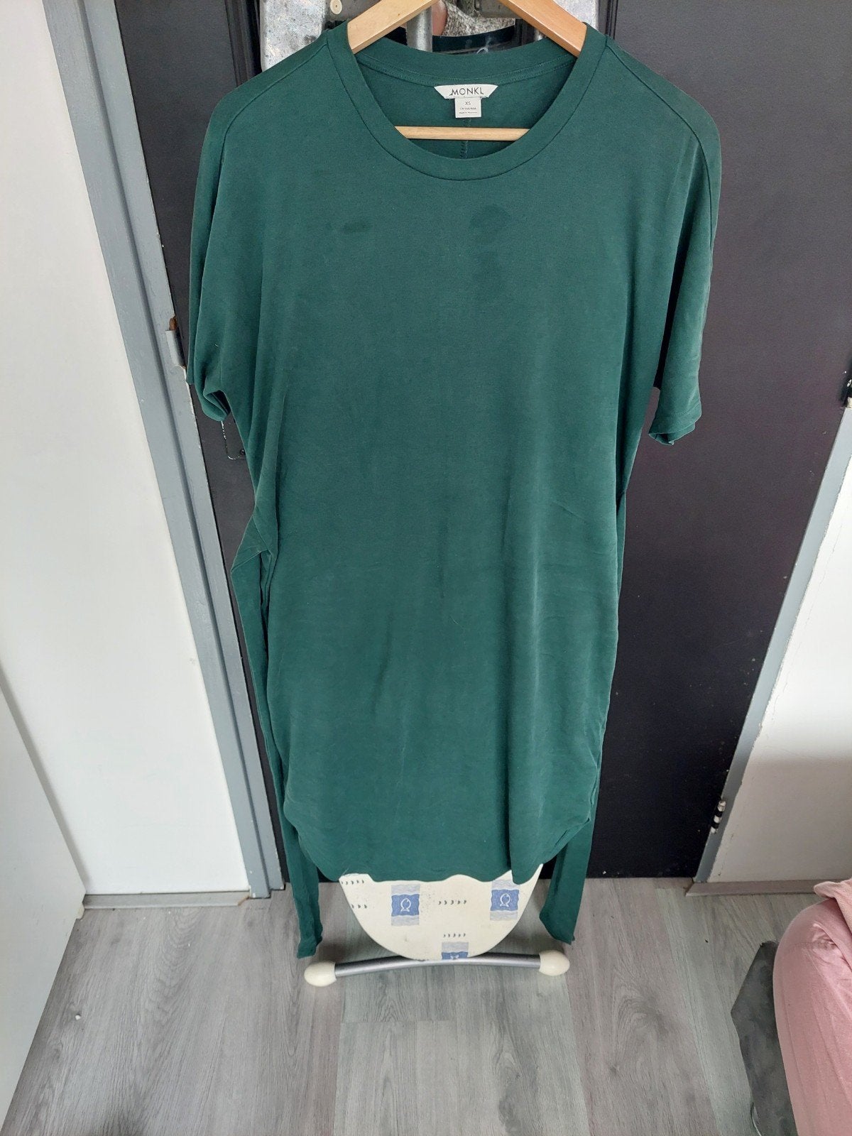 Monki jurk donkergroen met strikdetail - Maat XS, Ophalen of Verzenden, Zo goed als nieuw, Monki, Maat 34 (XS) of kleiner
