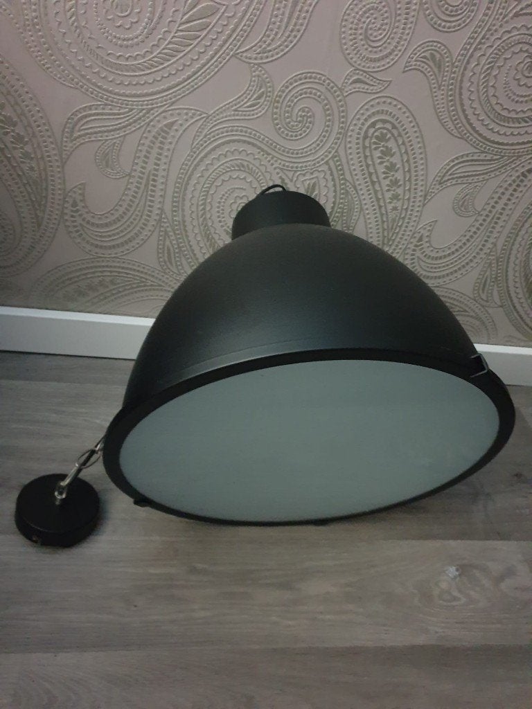 Grote zwarte industriële hanglamp met diffuser – Ø 43 cm, Ophalen, Metaal