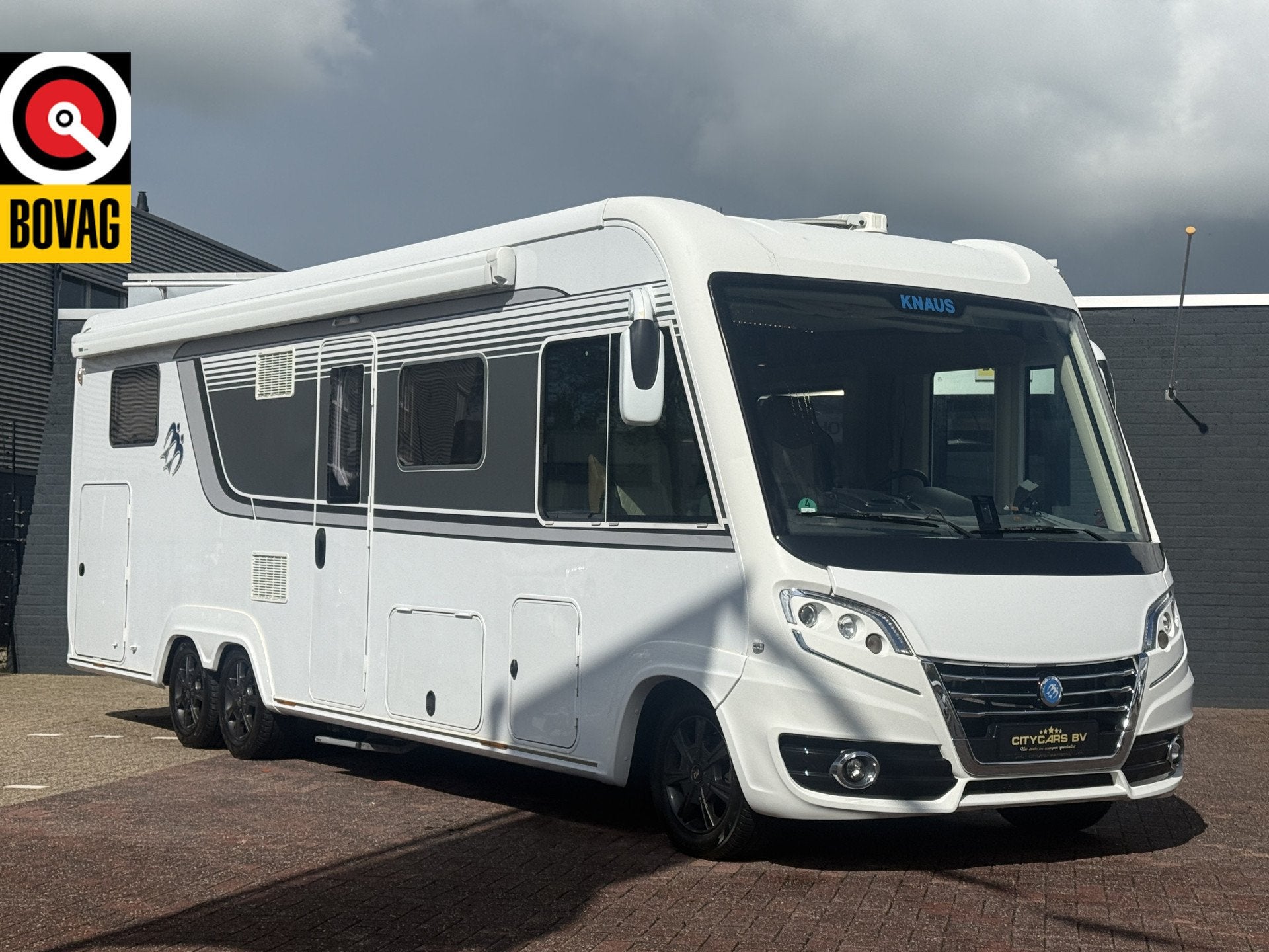 Knaus Sun I 900 LX automaat 177 pk full options Queensbed+he, Ringverwarming, Bedrijf, Diesel, 8 tot 9 meter