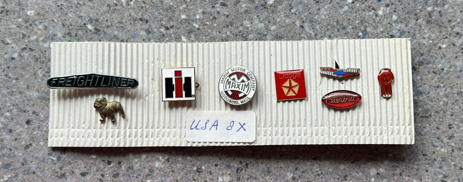 8x diverse truck merken, Verzamelen, Ophalen of Verzenden, Zo goed als nieuw, Merk, Speldje of Pin