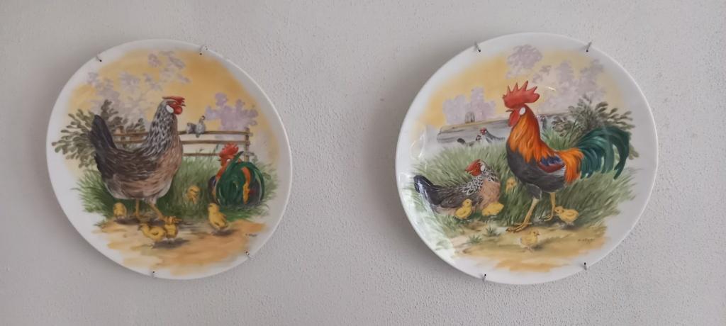 2x Bone China crown Stafford wandborden H. Arndt. kip haan, Antiek en Kunst, Ophalen of Verzenden