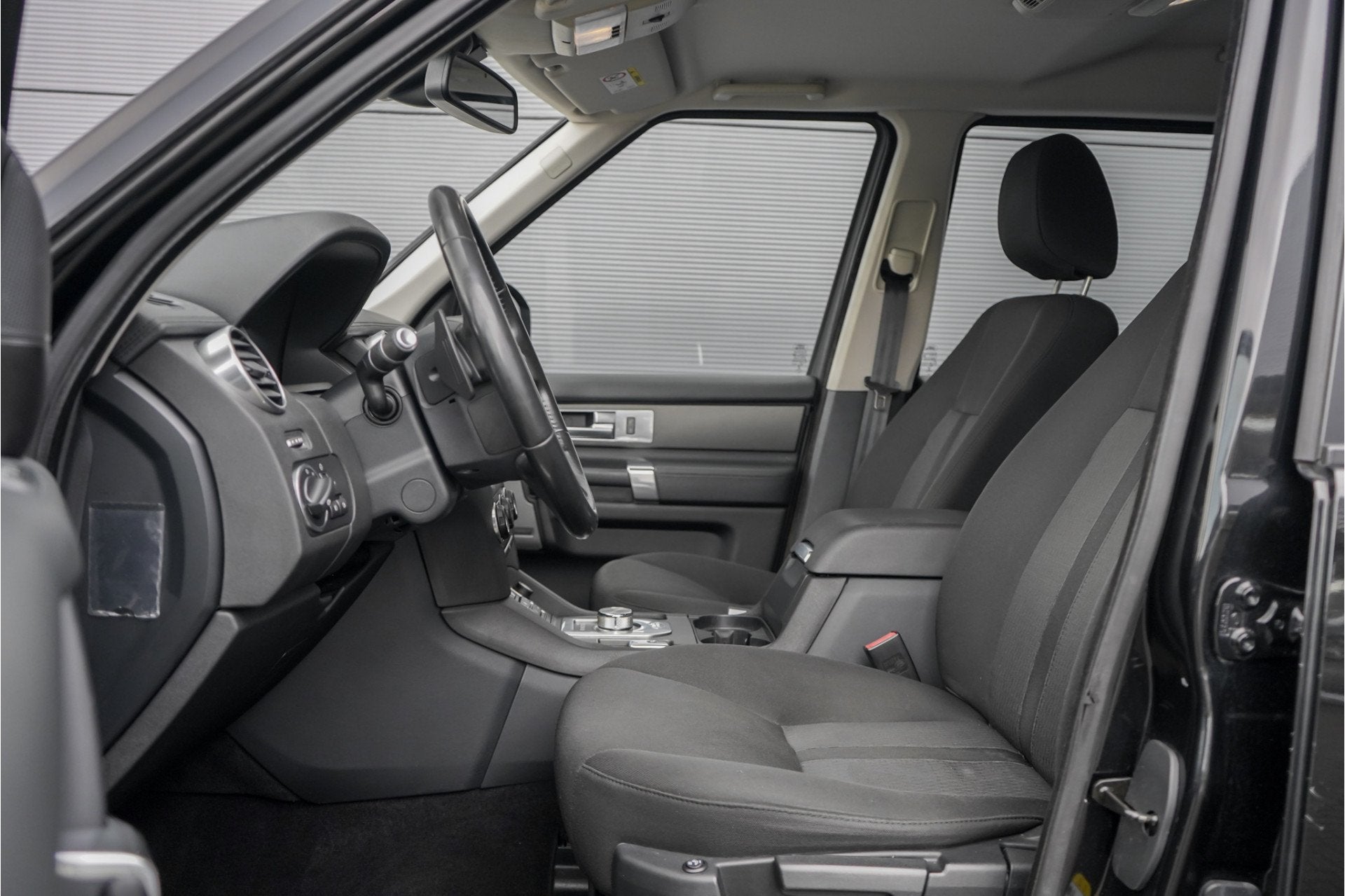 Land Rover Discovery 3.0 TDV6 Commercial Euro 6 ECC 20", Auto's, Stof, 2993 cc, Automatische klimaatregeling, Zwart