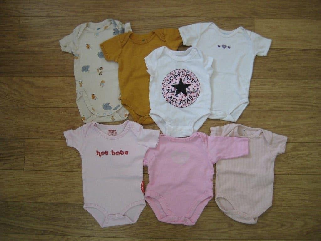 7 rompertjes korte mouw 50/56 Converse Hema Babygags, Nacht- of Onderkleding, Gebruikt, Jongetje of Meisje, Ophalen of Verzenden