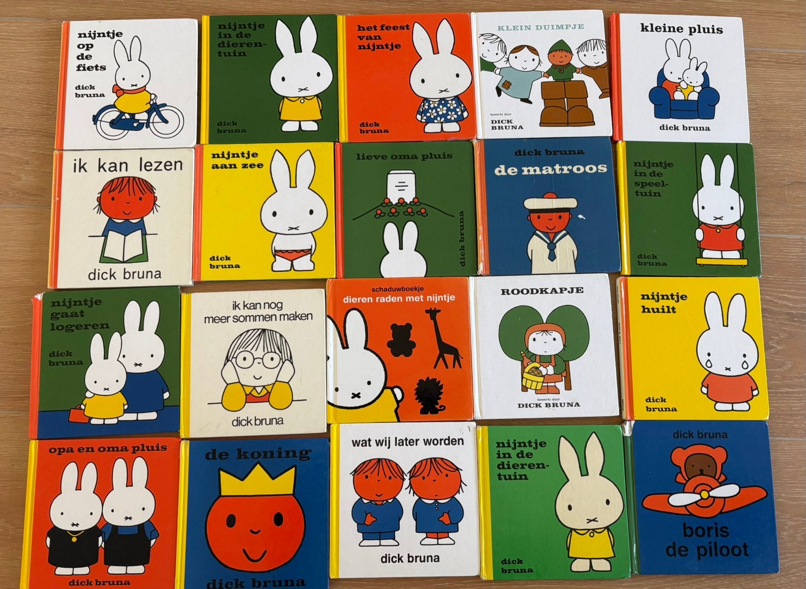 20 nijntje boekjes, Ophalen of Verzenden, Gelezen