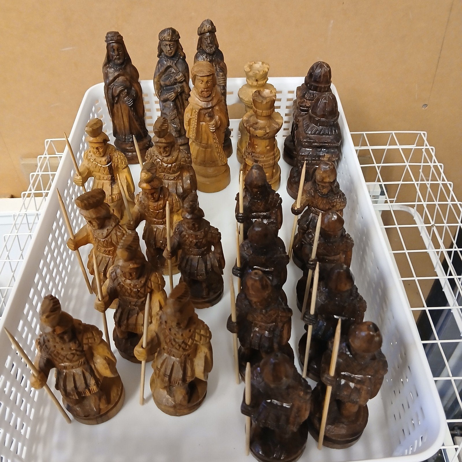 Handgesneden houten schaakstukken, Ophalen of Verzenden, Gebruikt