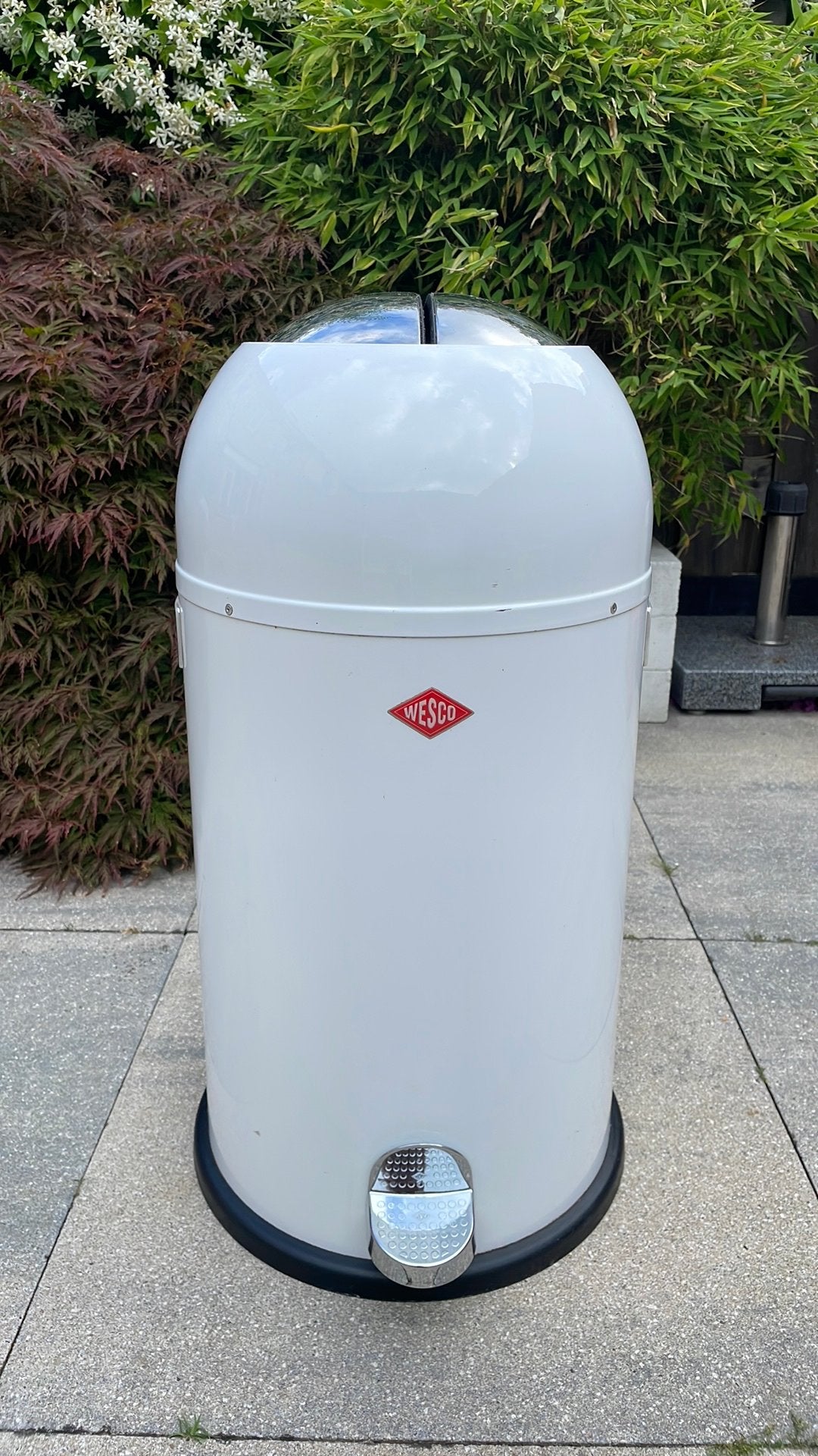 Wesco prullenbak 60 liter wit (klein defect), Huis en Inrichting, Woonaccessoires | Prullenbakken, Ophalen, Gebruikt, Met pedaal