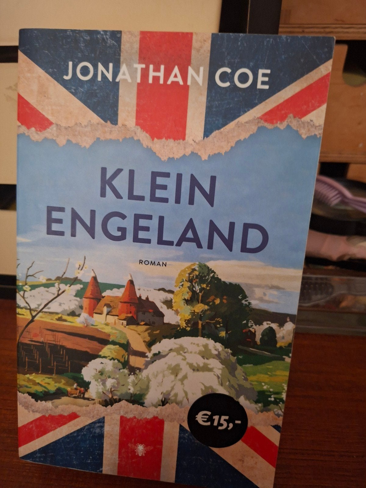 Jonathan Coe - Klein Engeland, Boeken, Literatuur, Zo goed als nieuw, Verzenden