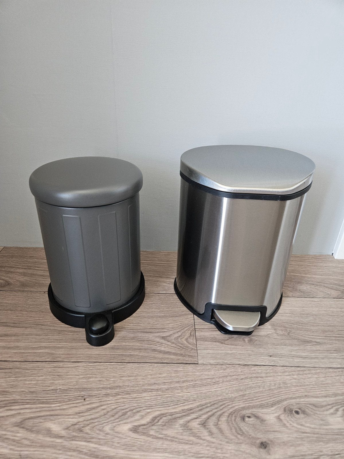 Pedaalemmer Prullenbak 2 Stuks, Huis en Inrichting, Woonaccessoires | Prullenbakken, Met pedaal, Ophalen of Verzenden, Zo goed als nieuw