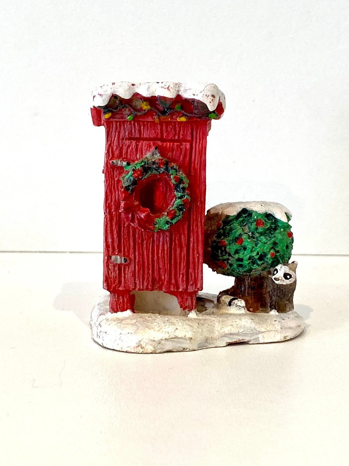 Lemax Christmas Outhouse (64481), Diversen, Kerst, Verzenden