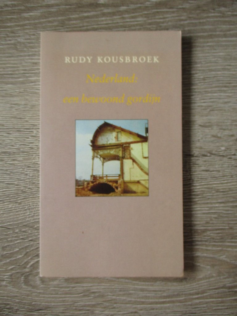 Nederland een bewoond gordijn - Rudy Kousbroek, Ophalen of Verzenden, Gelezen