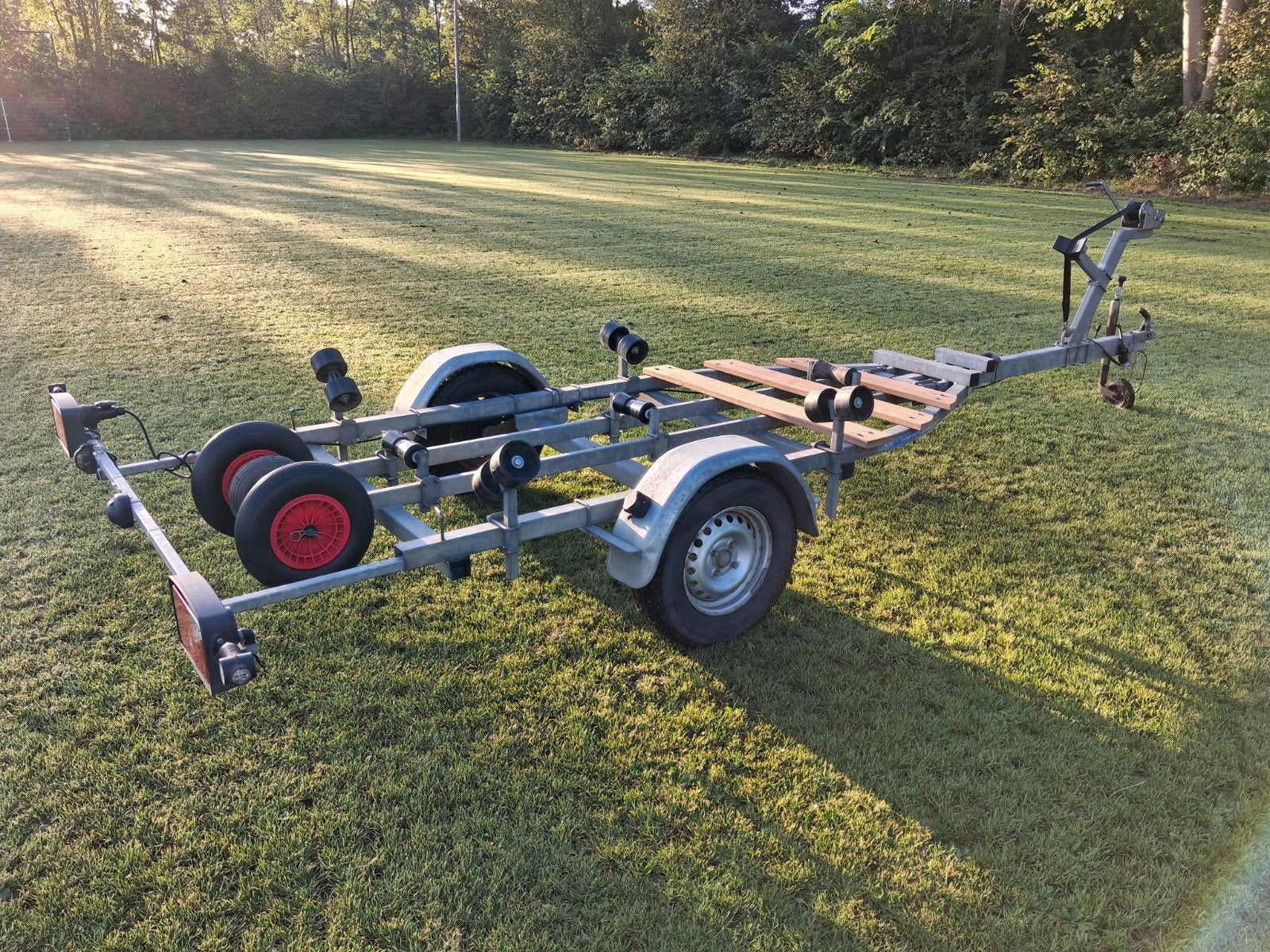Freewheel 713 KL kanteltrailer 750kg met centreerset, Ophalen of Verzenden, Gebruikt, Minder dan 6 meter, Verstelbare verlichting