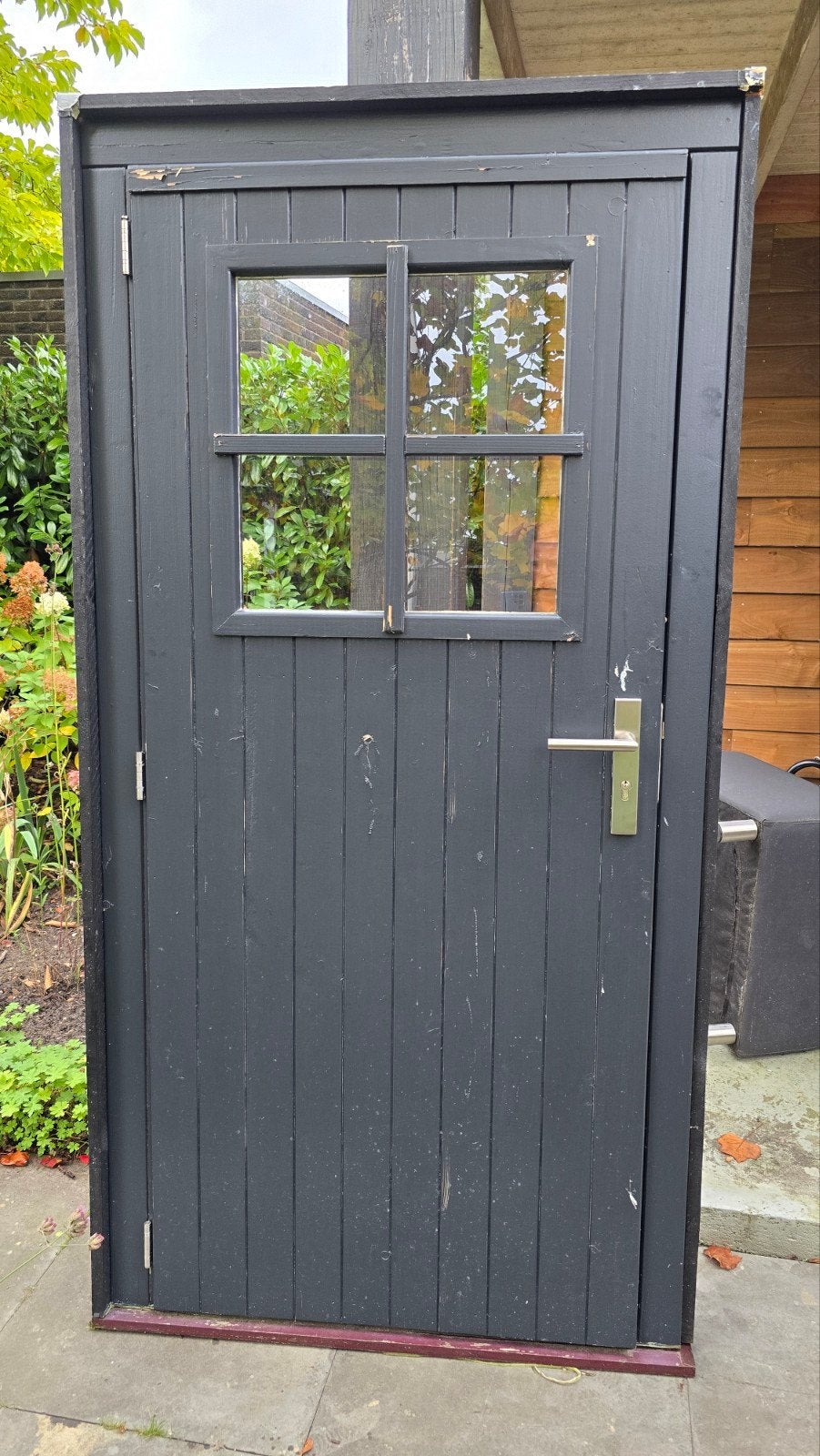 Zwarte houten schuurdeur met raam (m2454373781) — Tuinhuizen — Marktplaats