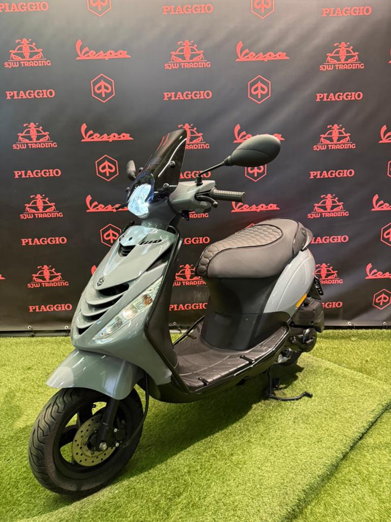 Piaggio Zip 2018 Brom Carburateur! SP Nardo Grey / RS Zadel!, Zip, Ophalen of Verzenden, Benzine