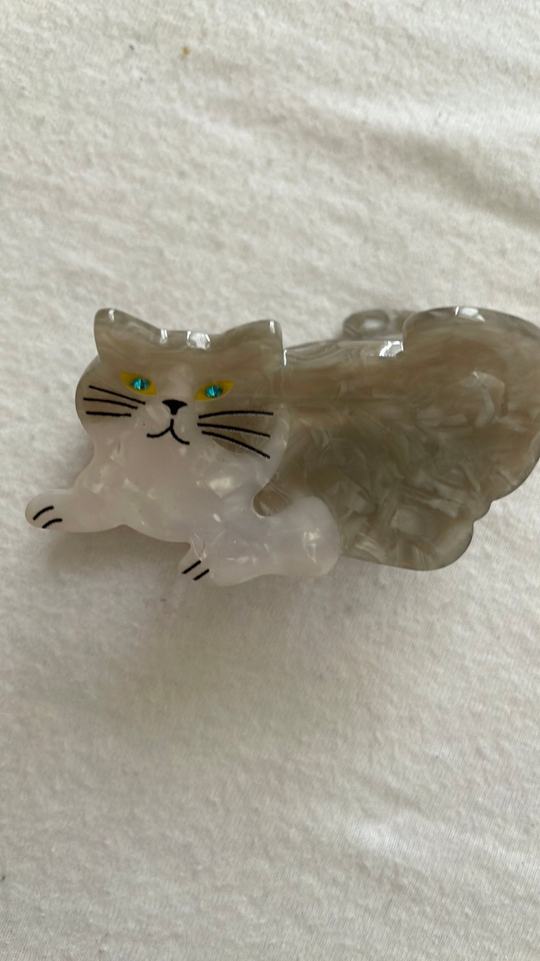 Als nieuw haar klem met kat grijs bruin  wit, Sieraden, Tassen en Uiterlijk, Uiterlijk | Haarverzorging, Ophalen of Verzenden