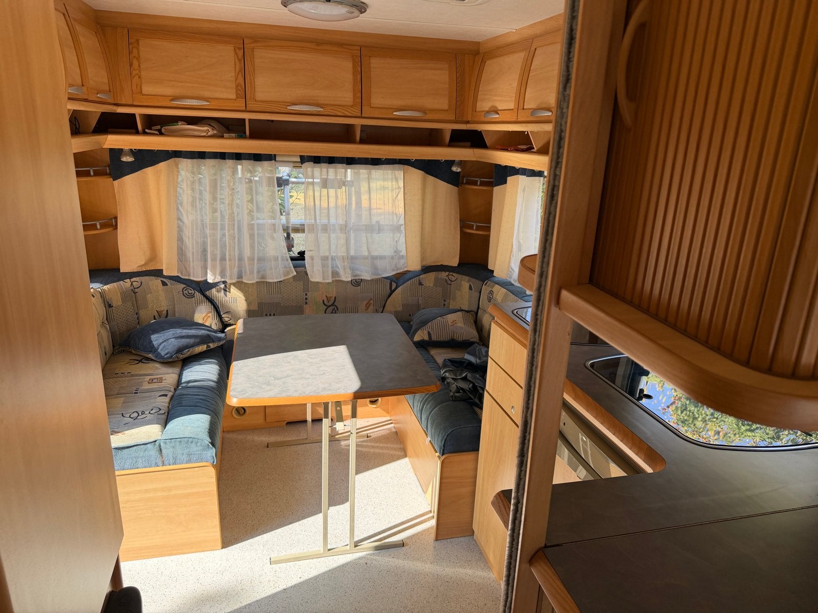 Sprite Super Caravan - Comfortabel en Ruim, Caravans en Kamperen, Rondzit, Omvormbare zithoek, Particulier, 5 tot 6 meter