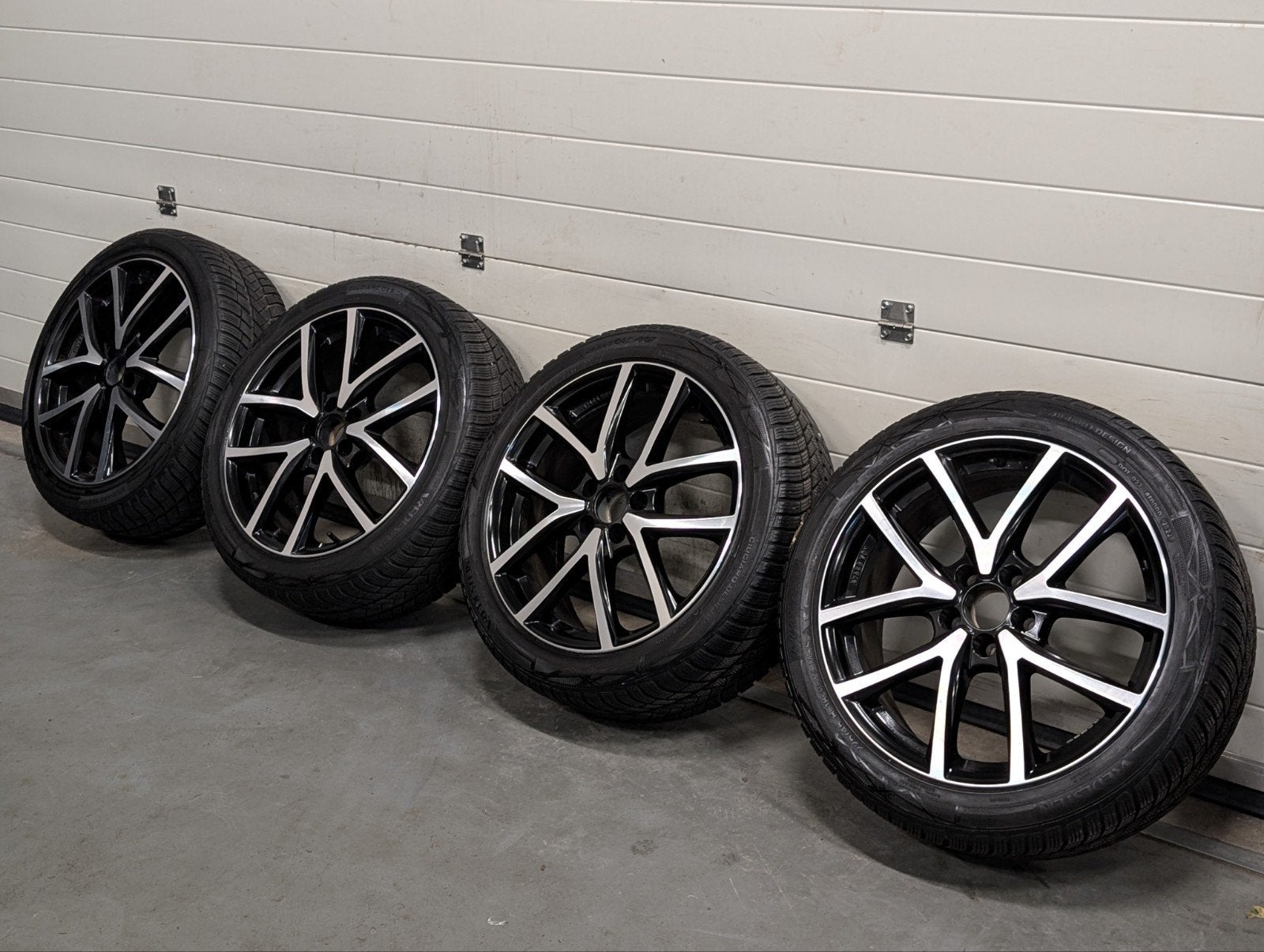 Volvo S60 V70 S80  Winterwielen Vredestein 225/45/18, Auto-onderdelen, Banden en Velgen, 18 inch, Gebruikt, Banden en Velgen, Personenwagen