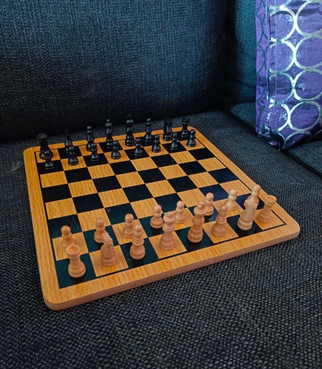 Massief houten schaakbord met schaakstukken, Een of twee spelers, Ophalen of Verzenden, Zo goed als nieuw
