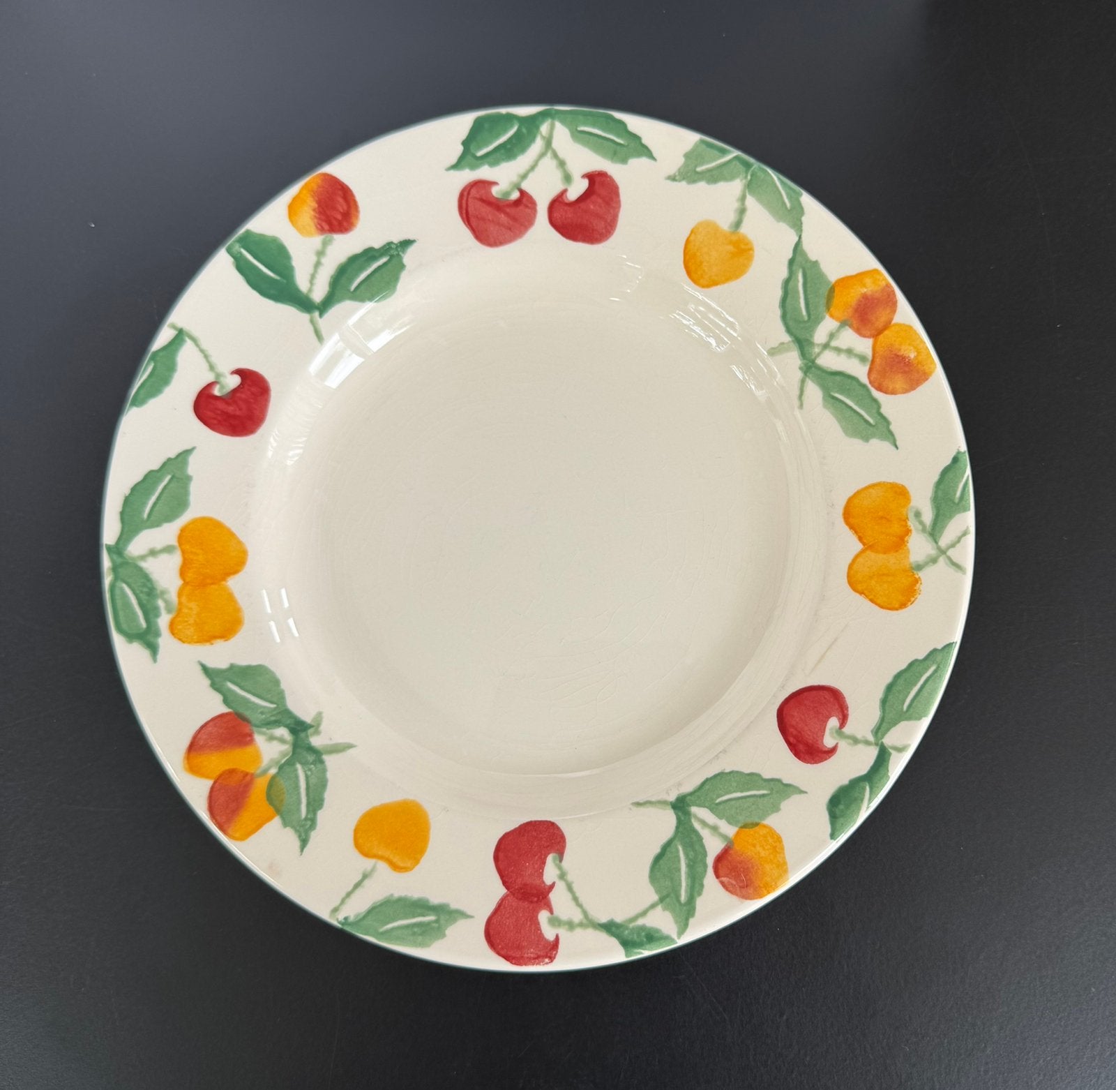 Emma Bridgewater Kersen 8,5 inch borden samen voor €35,00, Ophalen of Verzenden, Zo goed als nieuw, Emma Bridgewater, Bord(en)