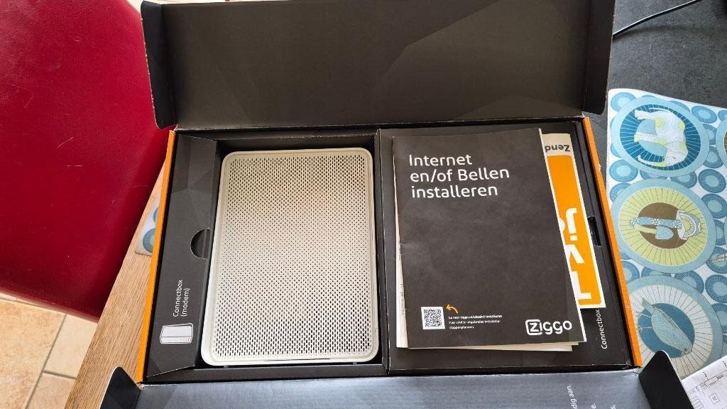 Ziggo modem router Compal ch7465lg-zg nieuw in doos, Computers en Software, Routers en Modems, Ophalen, Nieuw, Router met modem