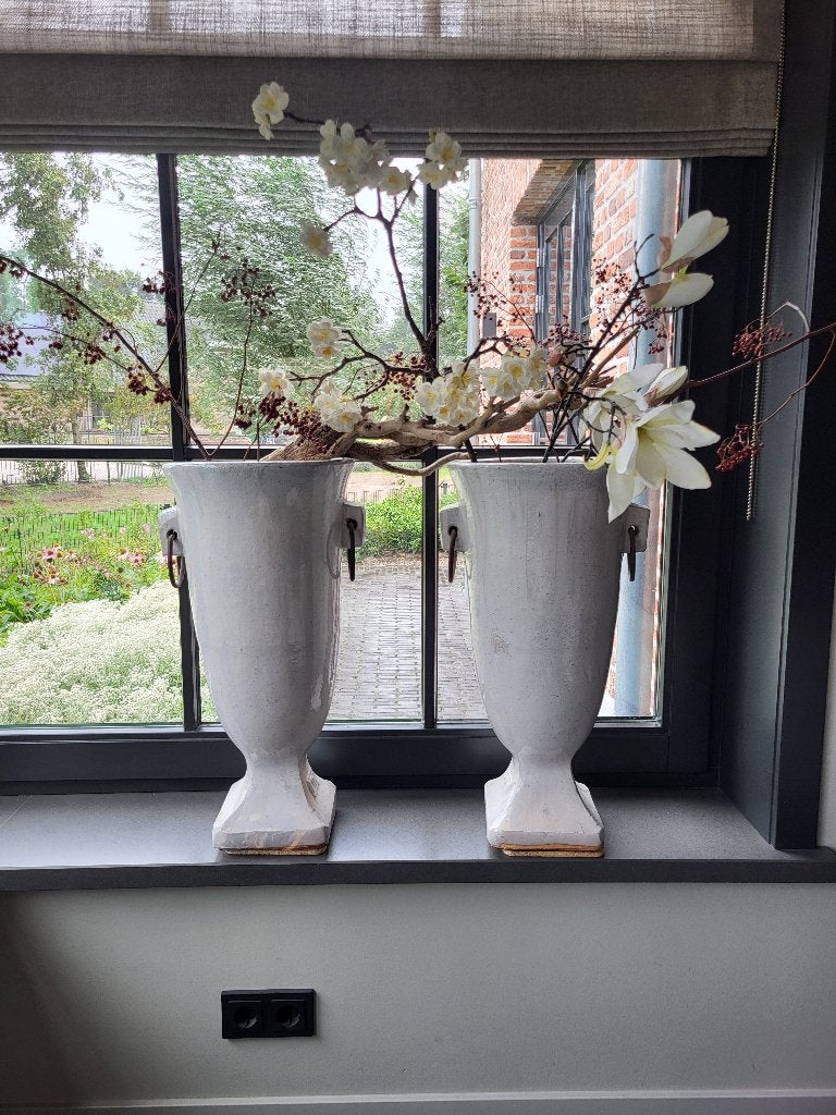 Set van 2 grote witte aardewerk vazen met handvatten, Huis en Inrichting, Woonaccessoires | Vazen, Ophalen, Zo goed als nieuw