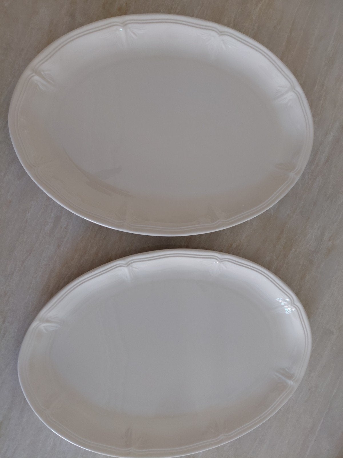 2 Villeroy & Boch Cortina ovale serveerschalen 32.5x23 cm, Huis en Inrichting, Ophalen of Verzenden, Porselein, Overige stijlen