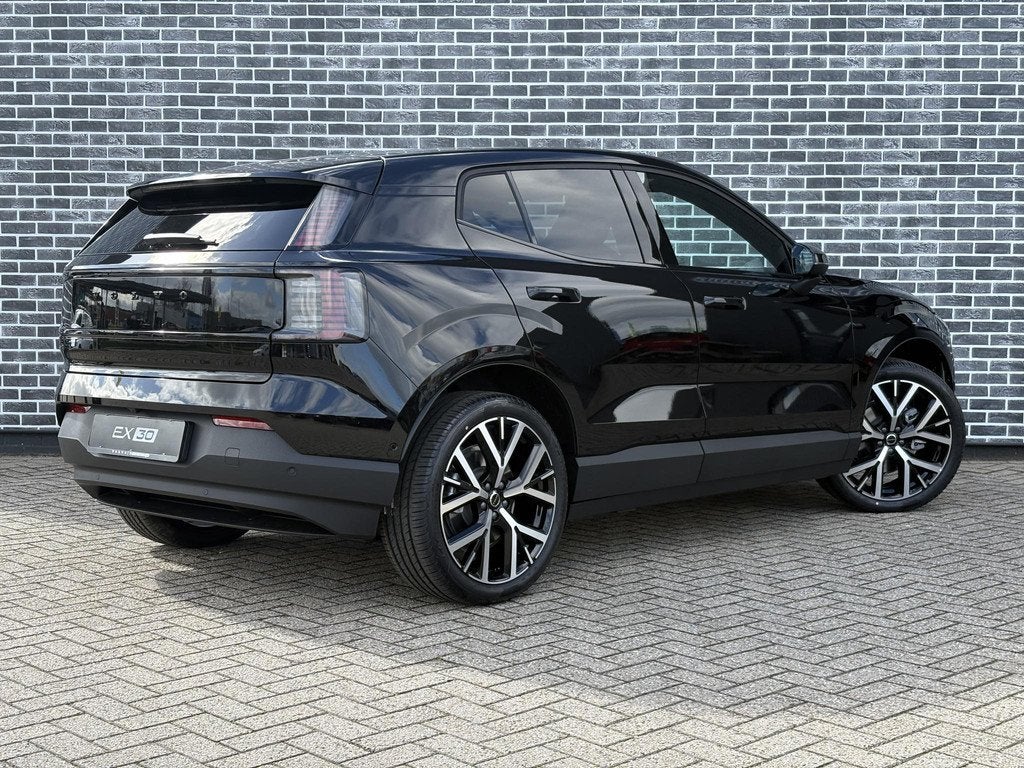 Volvo EX30 Single Motor Ext Range Plus Black Ed Europa 69 kW, Auto's, Automaat, Achterwielaandrijving, Zwart, Leder en Stof