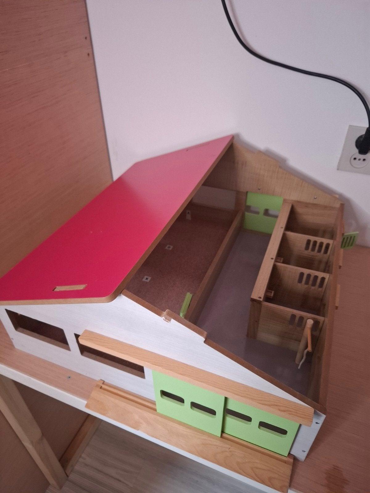Kids Globe Houten Paardenstal met Roze Dak en 3 Boxen, Ophalen, Meisje