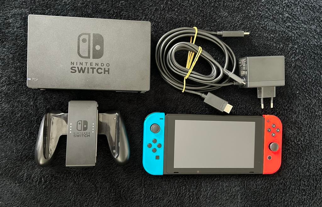 Nintendo Switch V2 Met Accessoires, Spelcomputers en Games, Spelcomputers | Nintendo Switch, Ophalen of Verzenden, Zo goed als nieuw