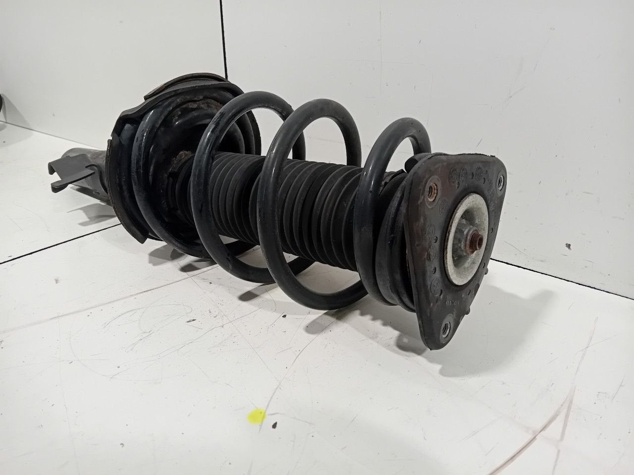 Veerpoot rechts voor Volvo V40, Auto-onderdelen, Onderdelen@venauto.nl, Van der Ven Autorecycling B.V., Gebruikt, Ettenseweg 76, 4706 PB Roosendaal, The Netherlands