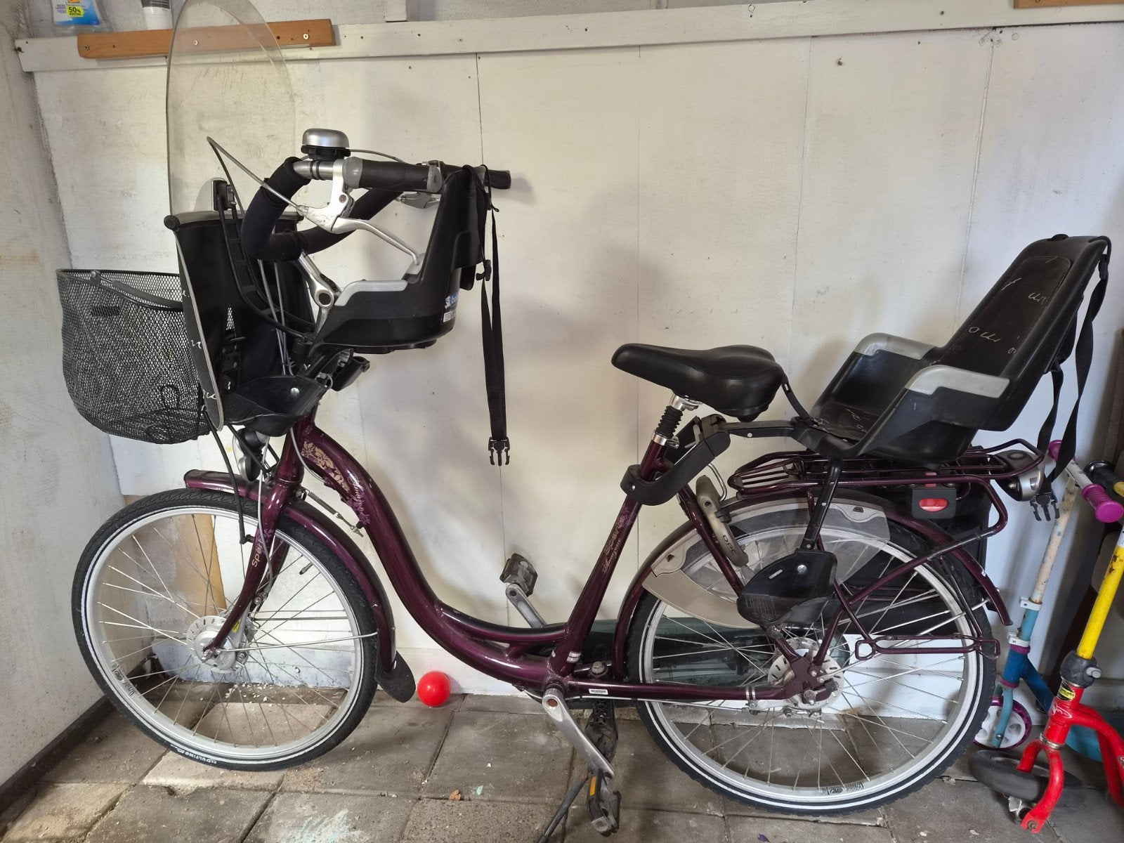 Damesfiets met kinderzitjes en mandje, Fietsen en Brommers, Fietsen | Dames | Damesfietsen, Ophalen, Sparta, Velgrem, 53 tot 56 cm