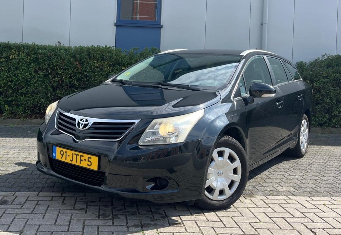 TOYOTA Avensis 1.8 VVT-i 147pk Comfort Clima, Auto's, Toyota, Zwart, 4 cilinders, Origineel Nederlands, Handgeschakeld