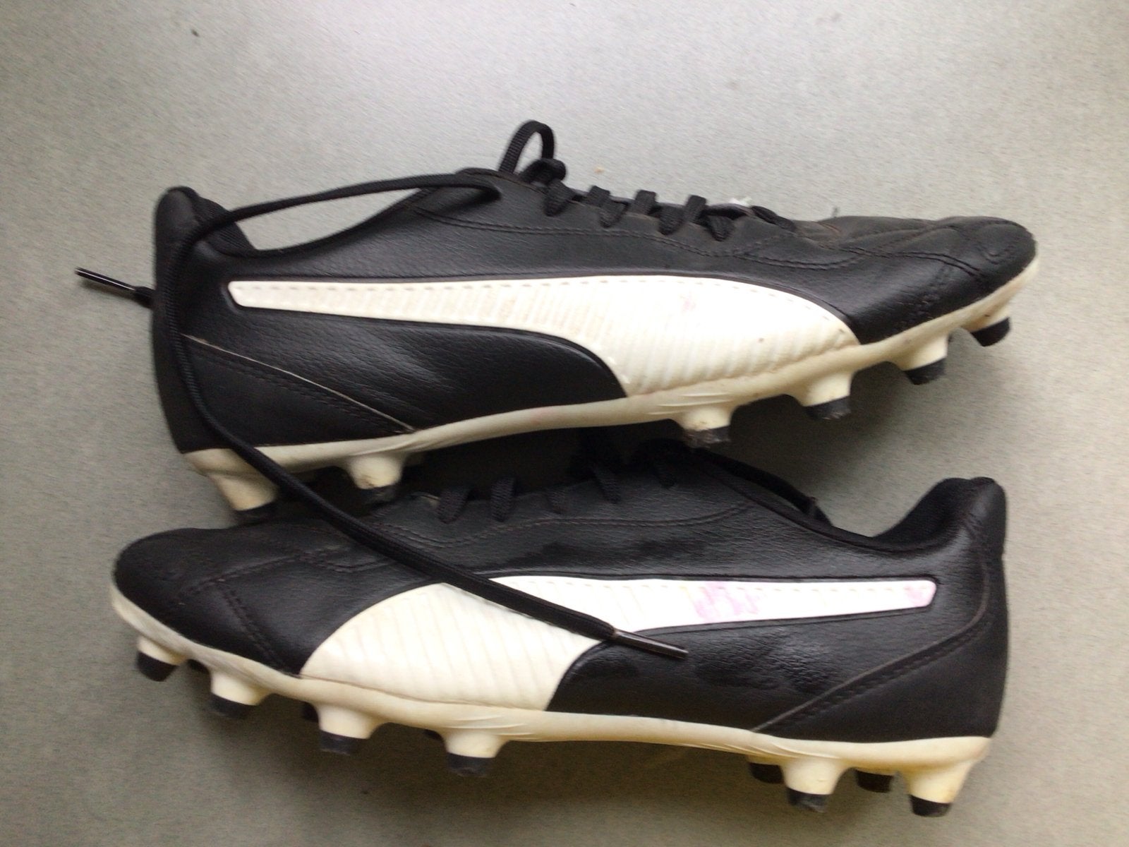 Puma voetbalschoenen maat 40, Sport en Fitness, Voetbal, Ophalen of Verzenden, Gebruikt, Schoenen