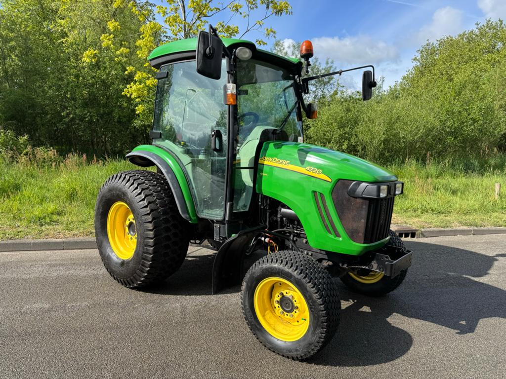 John Deere 4720 hydrostaat compact tractor 66 PK 4wd, Zakelijke goederen, Agrarisch | Tractoren, Gebruikt, Tot 80 Pk, 5000 tot 7500
