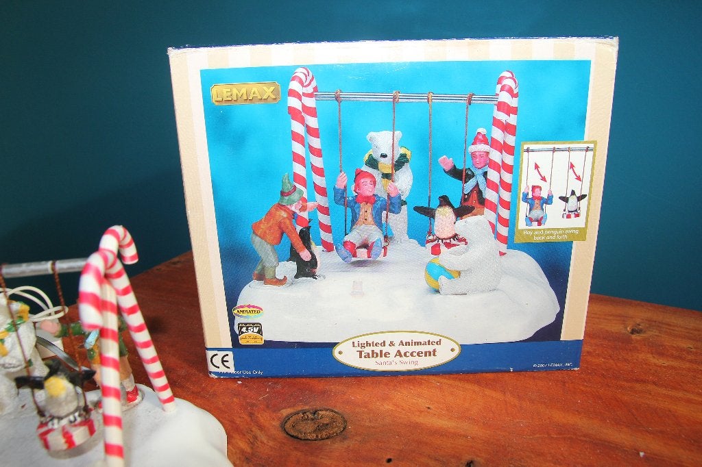 Lemax Santa's Swing voor in een  kerstdorp. Zeldzaam item, Ophalen of Verzenden