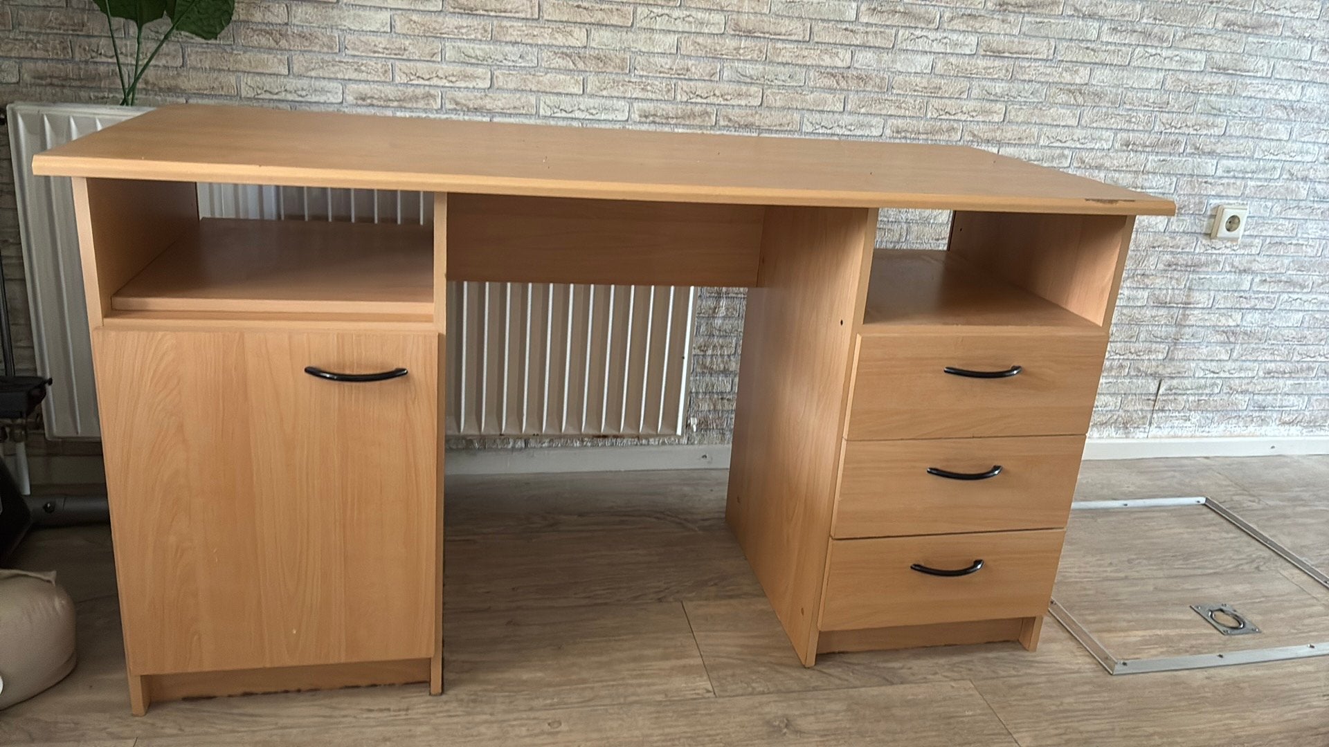 Bureau, met 3 laden en kastje en 2 opbergvakjes., Huis en Inrichting, Ophalen, Met lades, Gebruikt, Spaanplaat of MDF