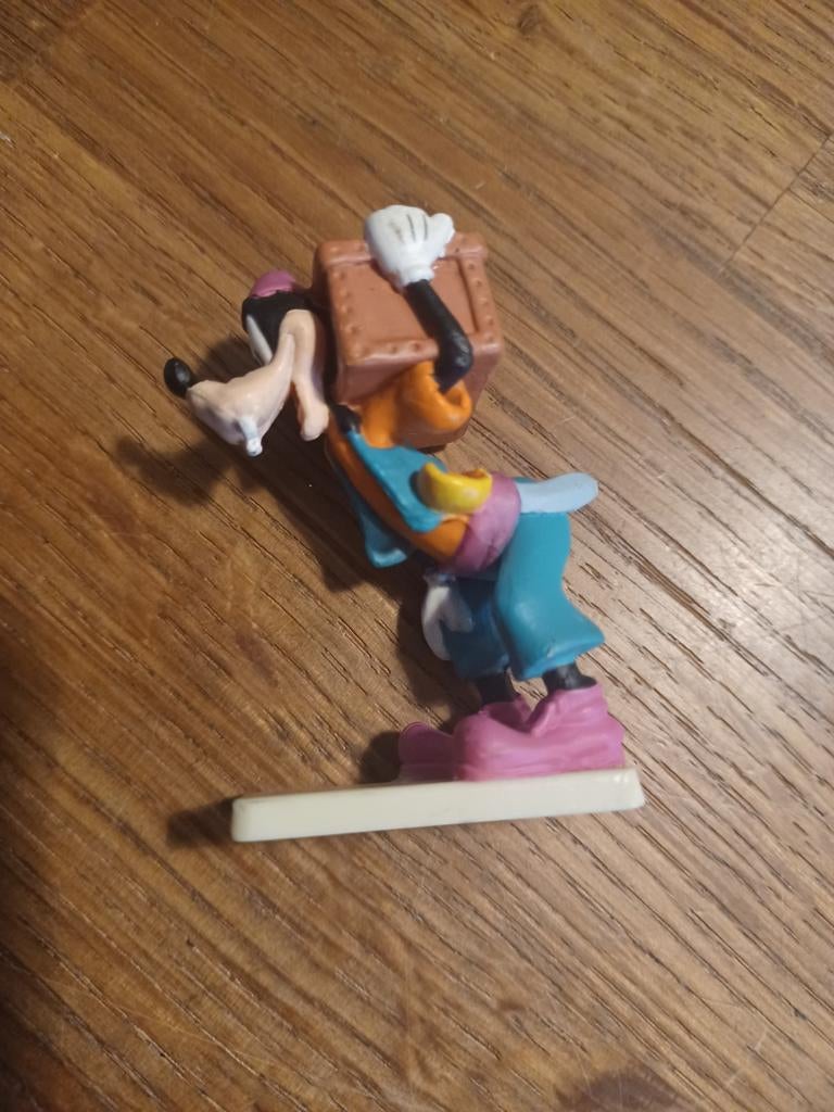 Disney Goofy met kist (Grosvenor), Ophalen, Goofy of Pluto, Gebruikt, Beeldje of Figuurtje