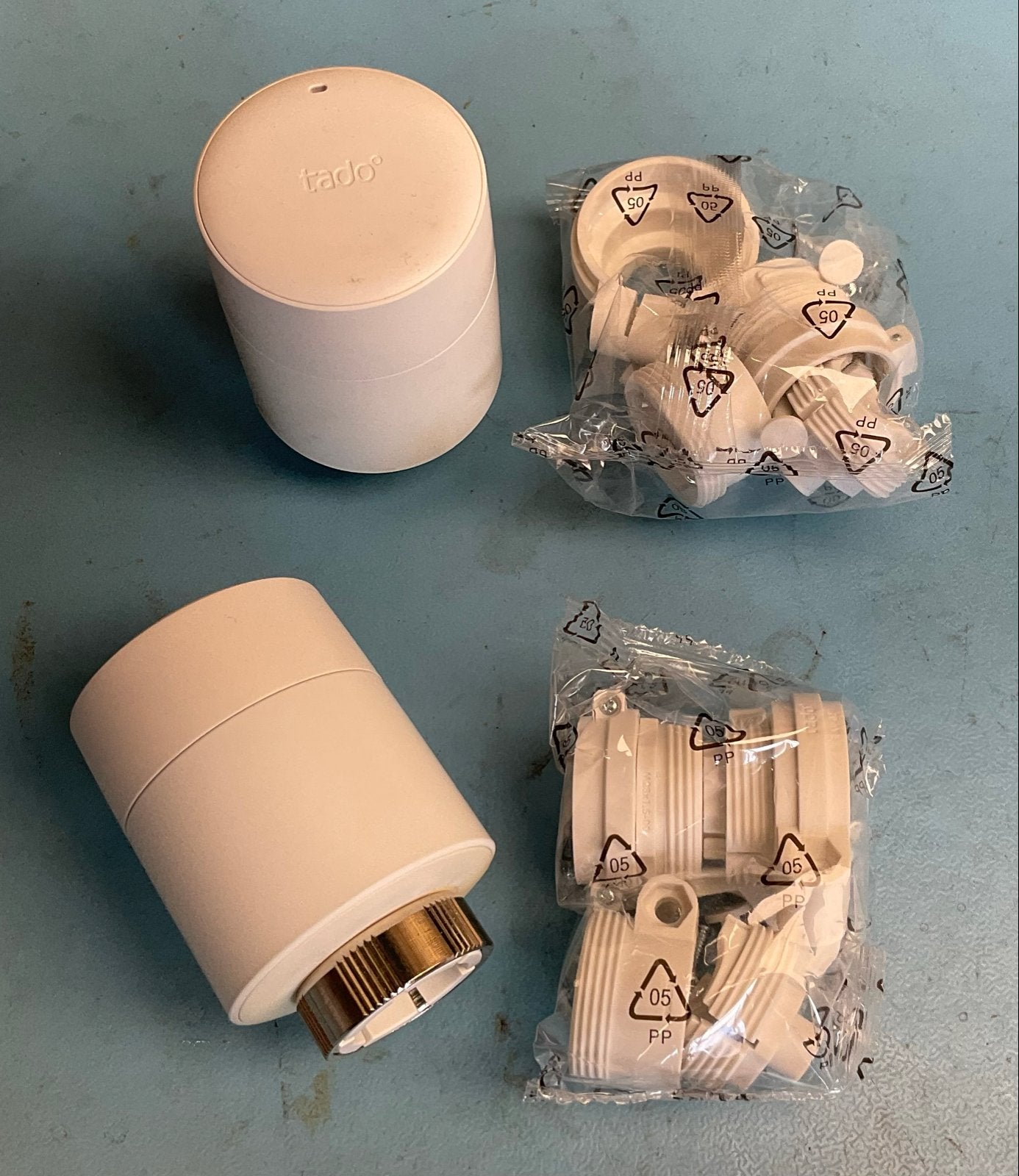 Tado Slimme Thermostaat Radiatorknop met Accessoires 2 stuks, Doe-het-zelf en Verbouw, Verwarming en Radiatoren, Gebruikt, Minder dan 30 cm