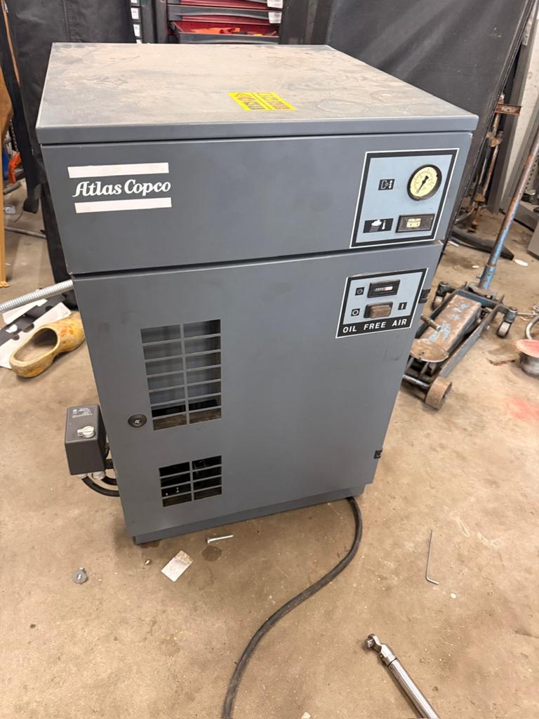 1,5 pk geluidsgedempte compressor met droger pomp-defect, Ophalen, Gebruikt, 6 tot 10 bar, Olievrij