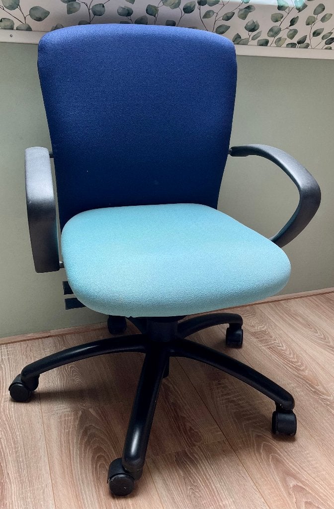 Mooie zware bureaustoel in blauw en aqua, Huis en Inrichting, Ophalen, Zo goed als nieuw, Blauw, Bureaustoel