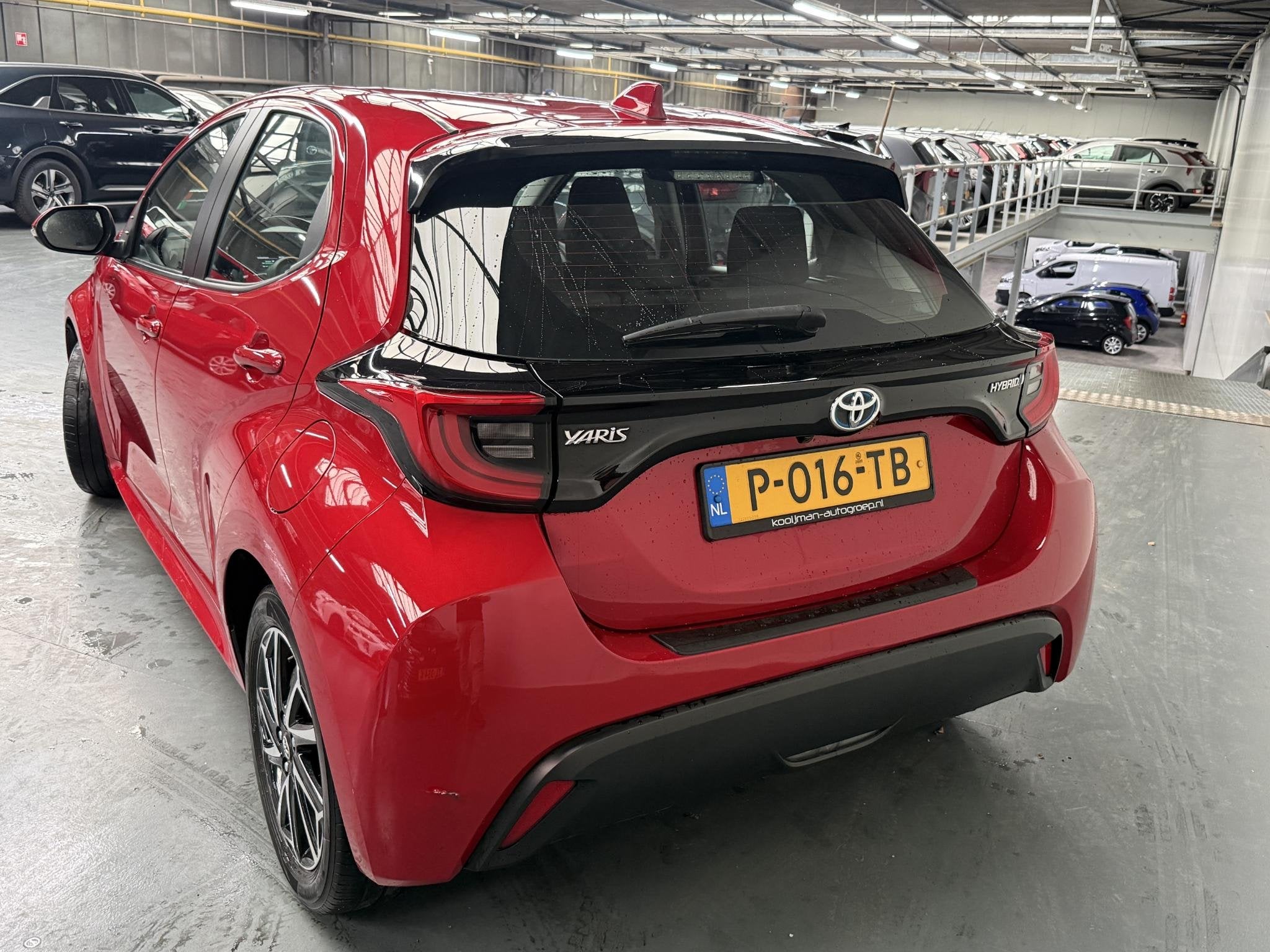 Toyota Yaris 1.5 Hybrid Dynamic 1e eigenaar, garantie tot 20, Auto's, Gebruikt, Euro 6, 49 €/maand, Bedrijf