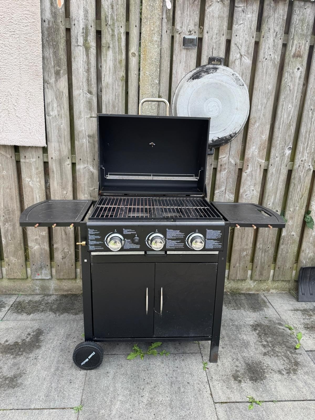 Zwarte gasbarbecue met 3 branders en zijtafels, Ophalen of Verzenden, Gebruikt, Onbekend