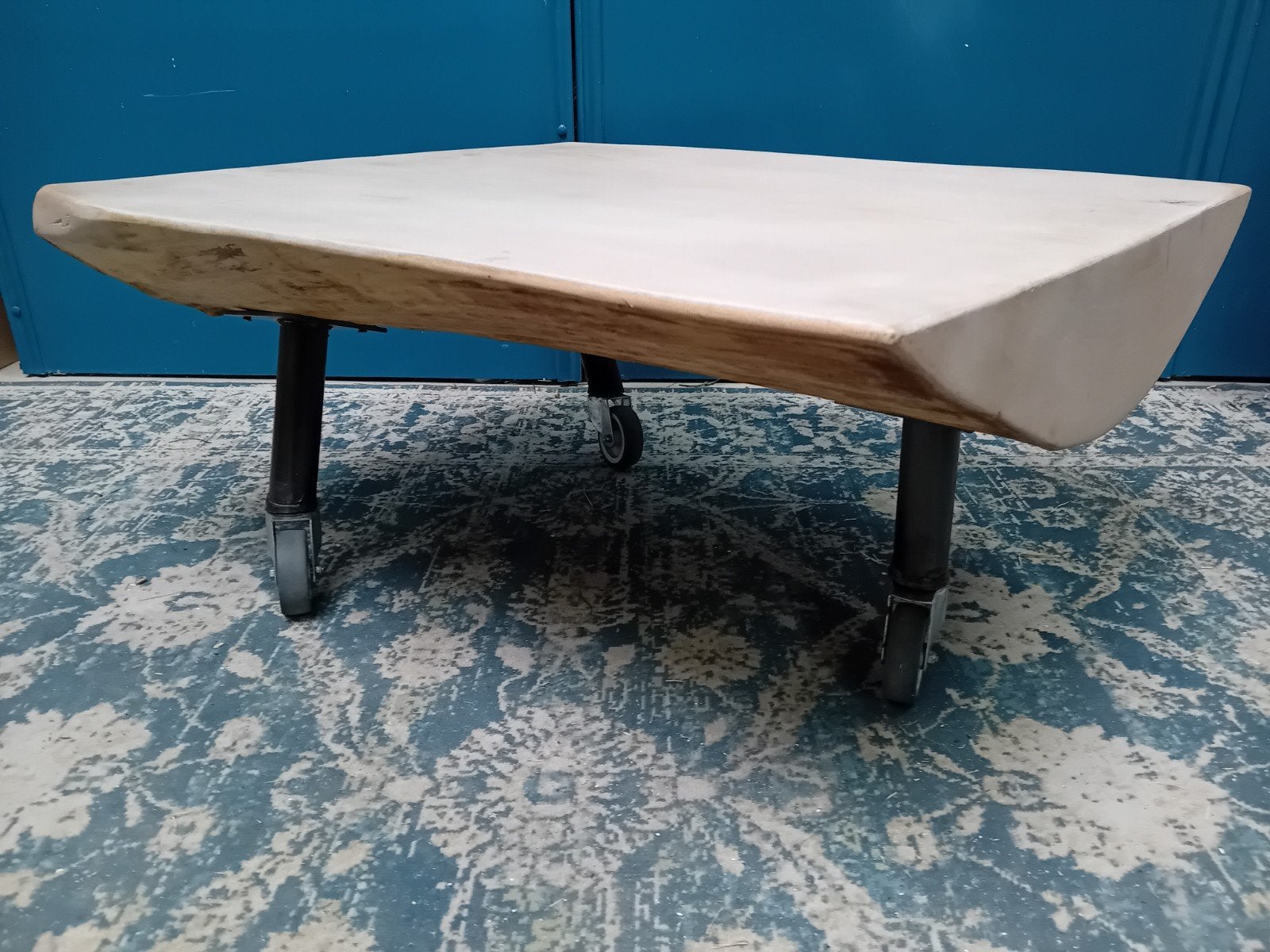 Boomstam Salontafel op Wieltjes - 75x60x36 cm, Overige houtsoorten, Gebruikt, 50 tot 100 cm, Overige vormen