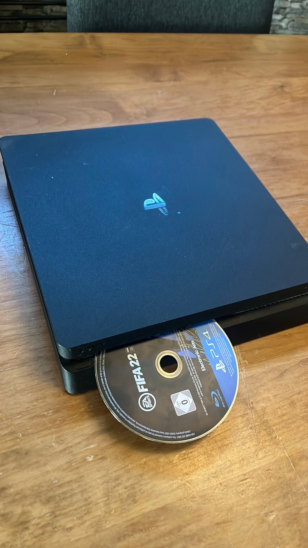 PlayStation4 met cd fc22 met een netsnoer, Ophalen of Verzenden, Zo goed als nieuw, Zonder controller, Original
