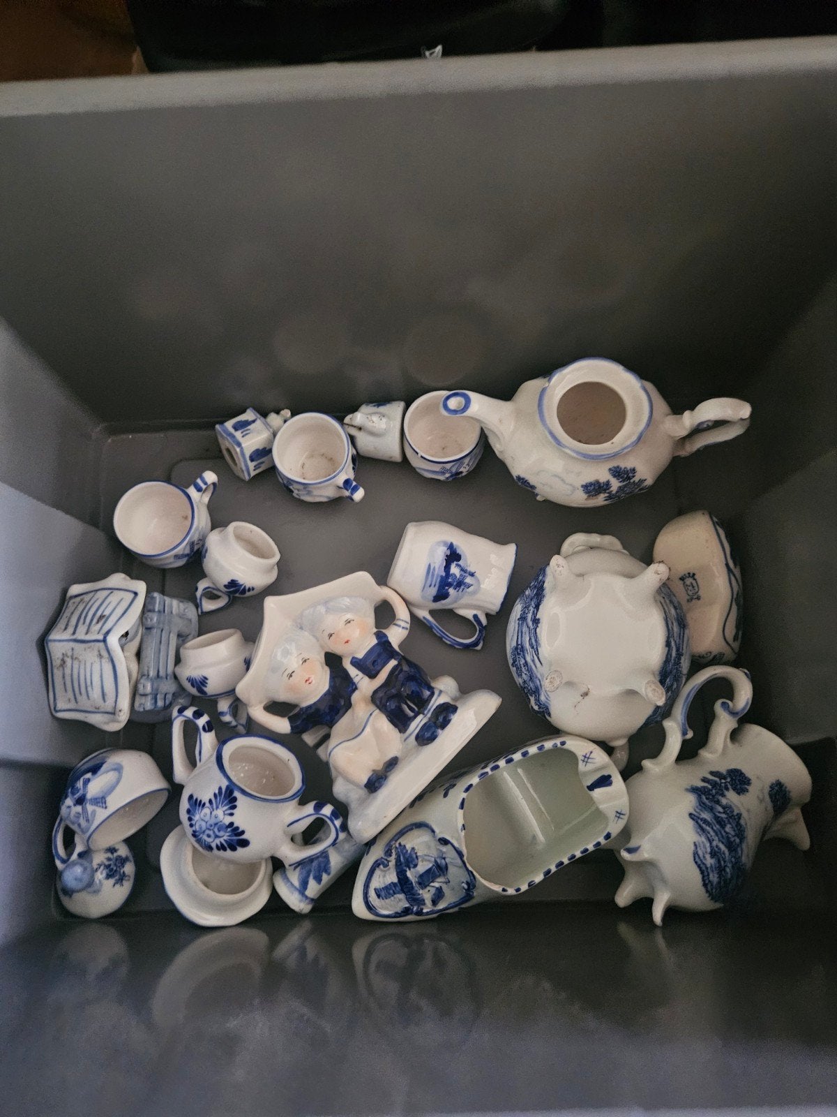 Diverse kleine Delftsblauwe spulletjes, Ophalen